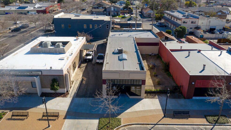 More Photos Of 3234 Santa Fe St, Riverbank Storefront For Sale