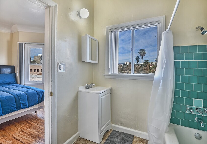 More Photos Of 721-729 S Alvarado St, Los Angeles Apartments For Lease