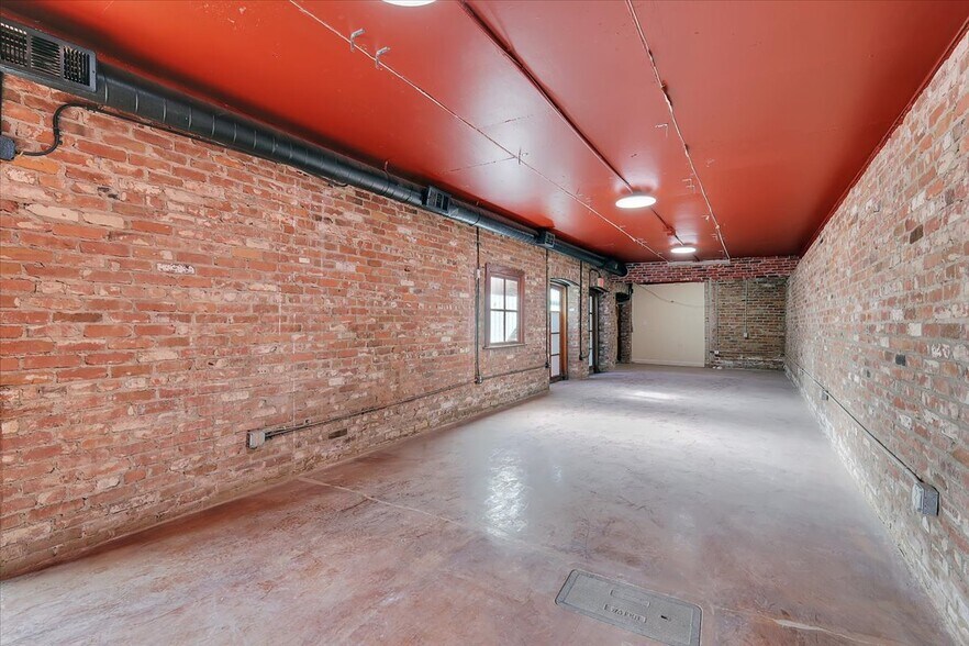 More Photos Of 900-906 2nd St, Sacramento Storefront For Lease