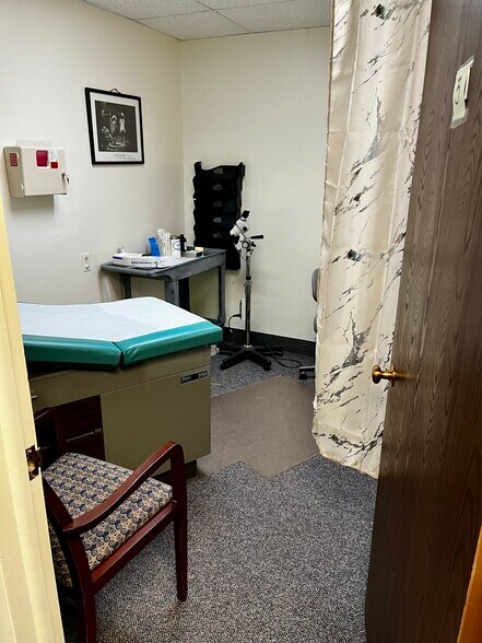 More Photos Of 1520 Rochester Rd, Farmington Medical For Lease