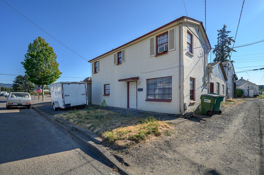 More Photos Of 114-118 W 1st St, Newberg Storefront Retail Residential For Sale