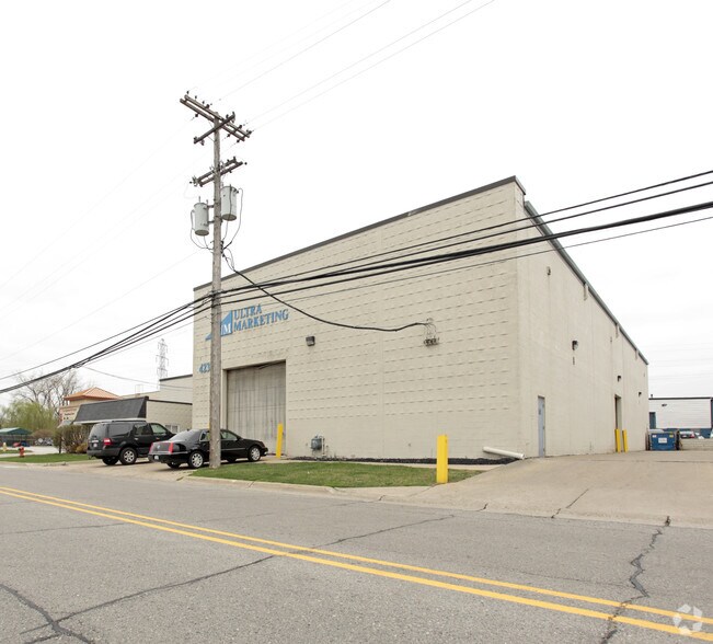 More Photos Of 4233 Delemere Blvd, Royal Oak Manufacturing For Lease