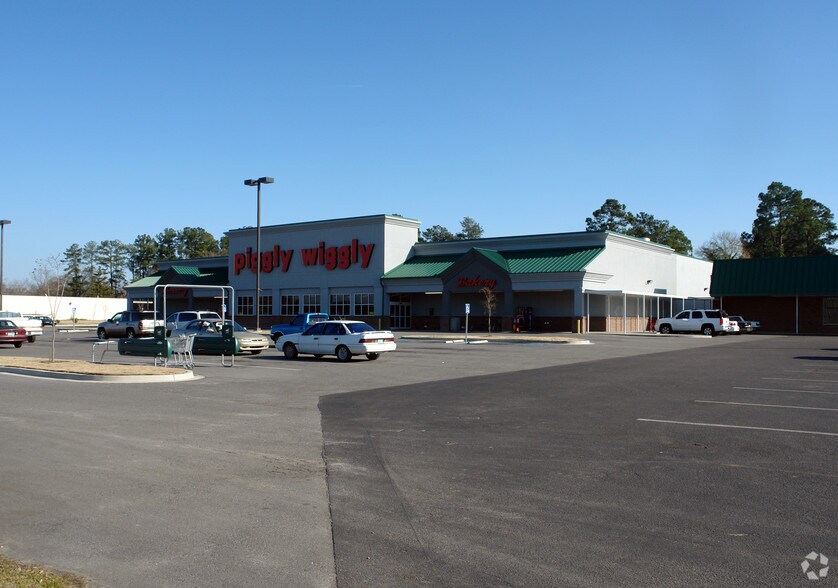 Primary Photo Of 206 E McIntyre St, Mullins Unknown For Lease