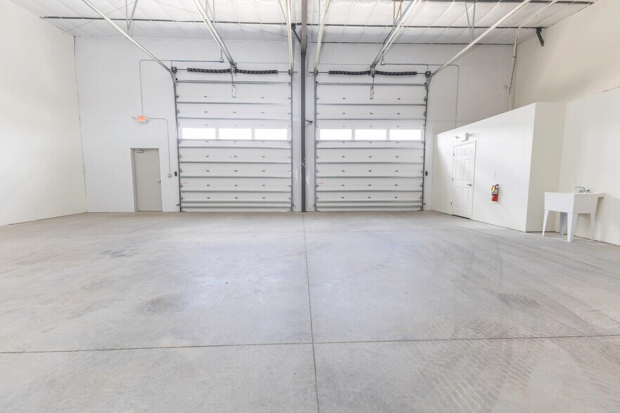 More Photos Of 11089 N US Highway 301, Oxford Light Manufacturing For Lease