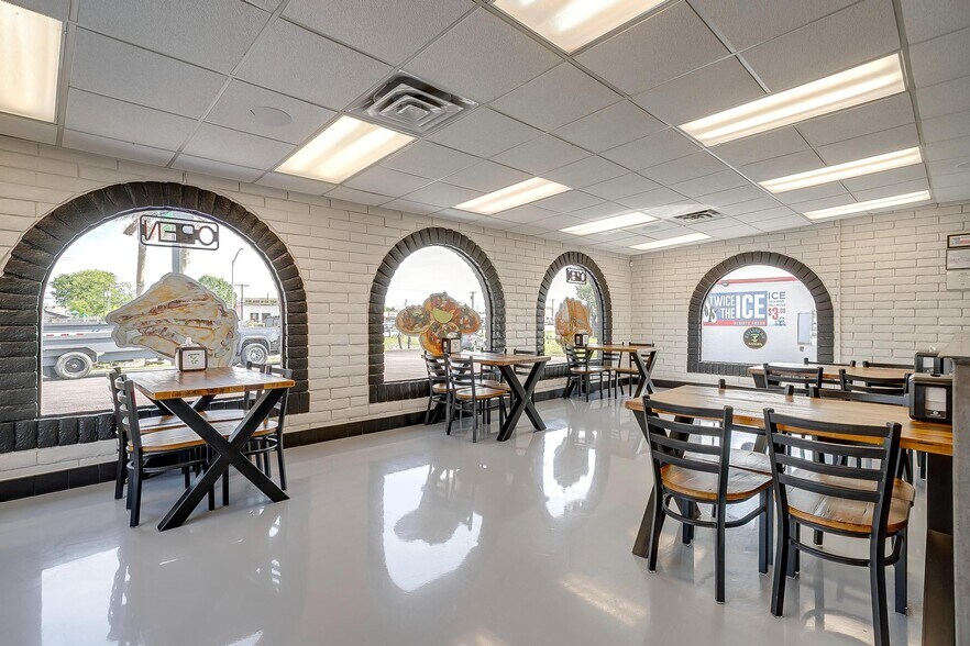 More Photos Of 316 Wilshire Blvd, Burleson Freestanding For Sale