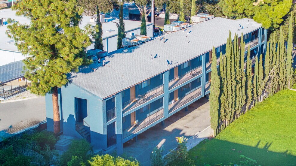 More Photos Of 113 N Grand Oaks Ave, Pasadena Apartments For Sale