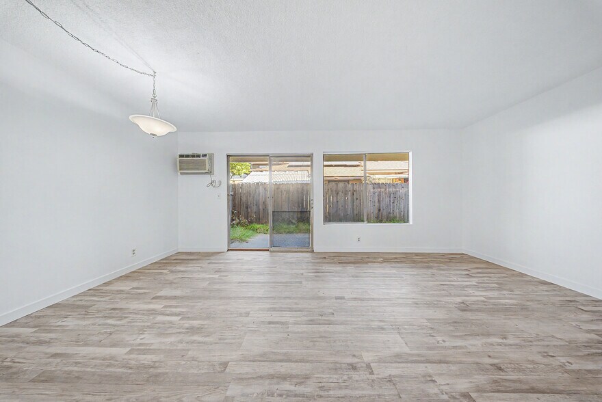 More Photos Of 2521-2523 S 6th Ave, Arcadia Apartments For Sale