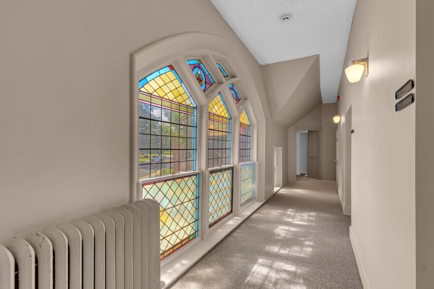 More Photos Of 61 Main St, Unionville Office For Sale