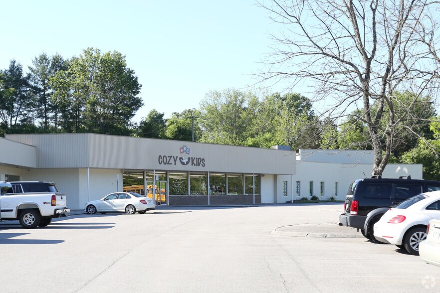 More Photos Of 3508 Maryville Pike, Knoxville Storefront For Lease