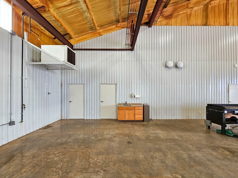 More Photos Of 110 CR 141, Sweetwater Warehouse For Sale