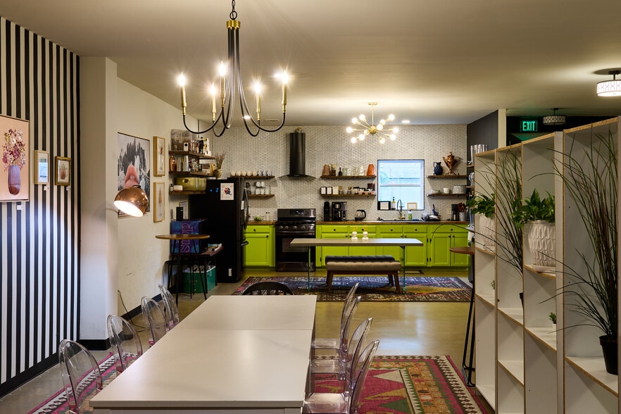 More Photos Of 2403 E 16th St, Austin Office For Lease