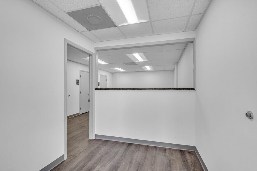 More Photos Of 325-337 W 75th Pl, Hialeah Warehouse For Lease