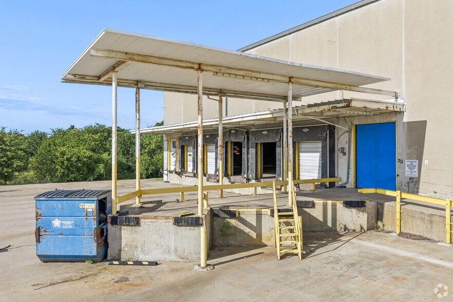 More Photos Of 1500 E Broad St, Mansfield Manufacturing For Sale