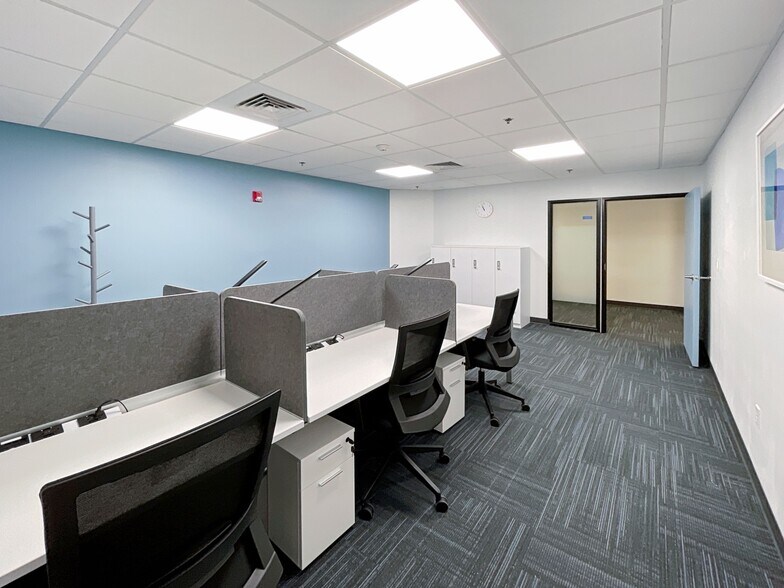 More Photos Of 4200 Fashion Square Blvd, Saginaw Coworking Space