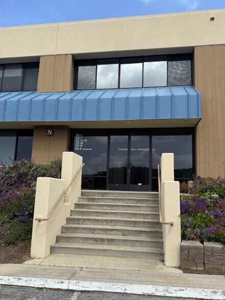 More Photos Of 5 Harris Ct, Monterey Unknown For Lease