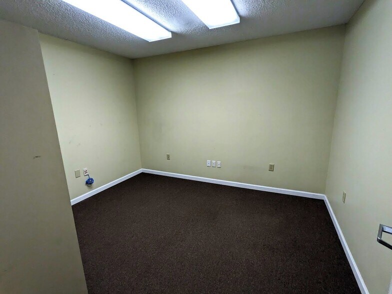 More Photos Of 214 S Burnside Ave, Gonzales Medical For Lease