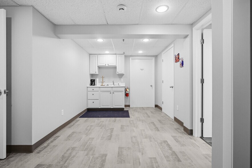 More Photos Of 360 Plaza Dr, Columbus Medical For Sale