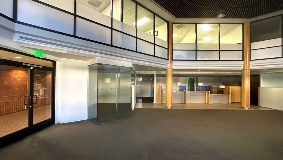 More Photos Of 800 Silverado St, La Jolla Office For Sale