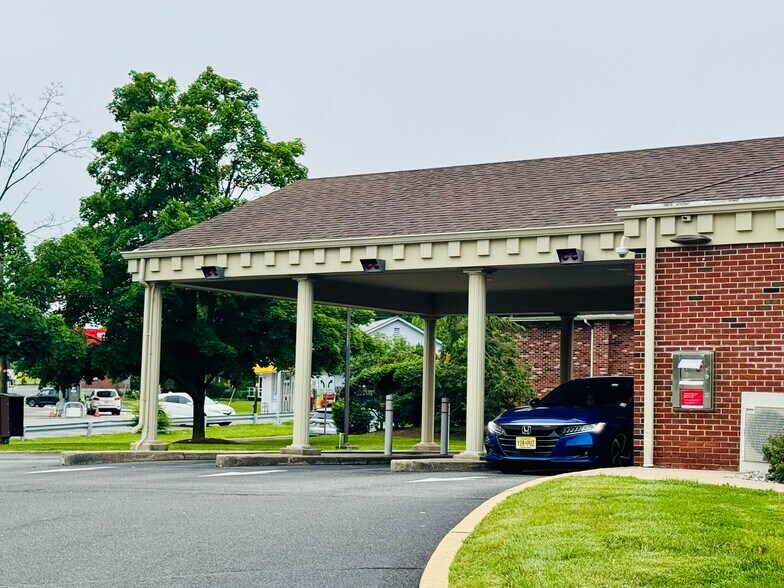 More Photos Of 100 Ryders Ln, Milltown General Retail For Lease