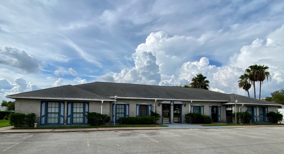 More Photos Of 907 Bay Area Blvd, Houston Medical For Sale