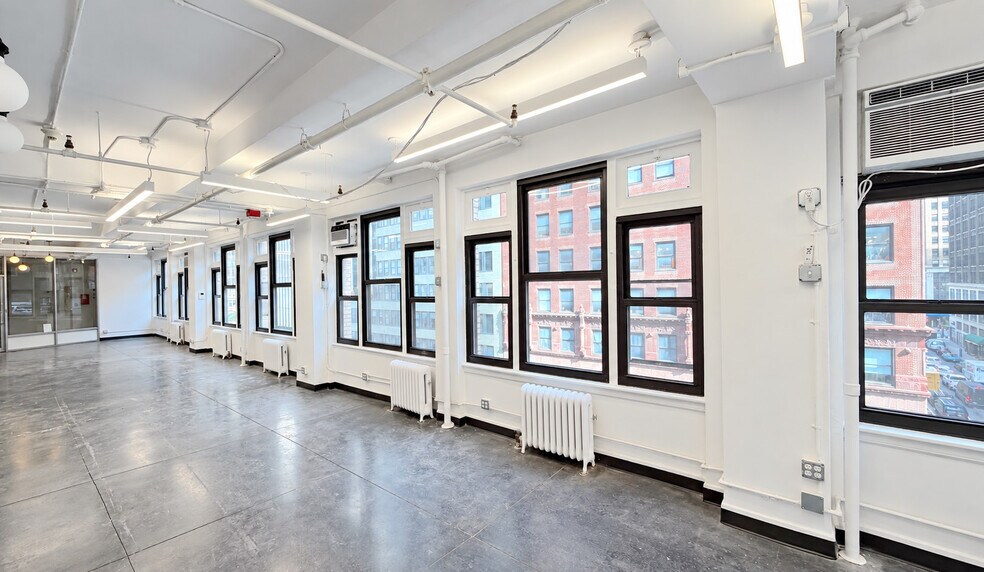 More Photos Of 526 Seventh Ave, New York Office For Lease