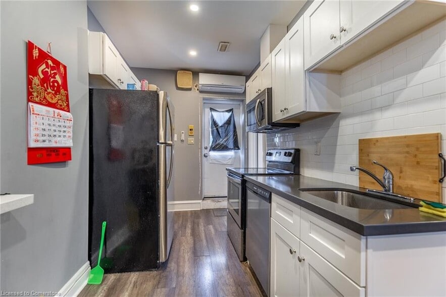 More Photos Of 21 Bold St, Hamilton Office Residential For Sale