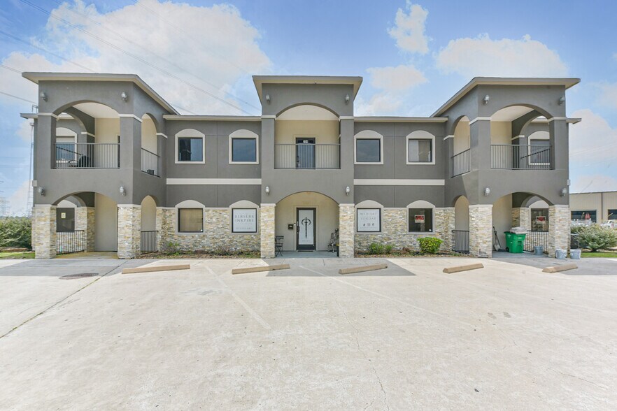 More Photos Of 20550 Townsen Blvd, Humble Loft Creative Space For Sale