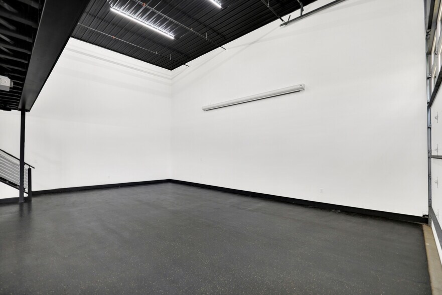 More Photos Of 17725 Motor District Cir, Carmel Showroom For Sale