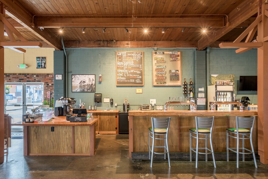 More Photos Of 926 E Main St, Cottage Grove Restaurant For Sale