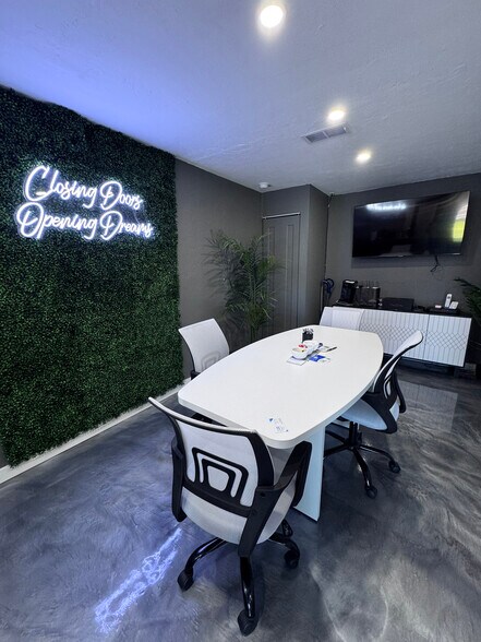 More Photos Of 7320 Sanibel Blvd, Fort Myers Medical For Sale