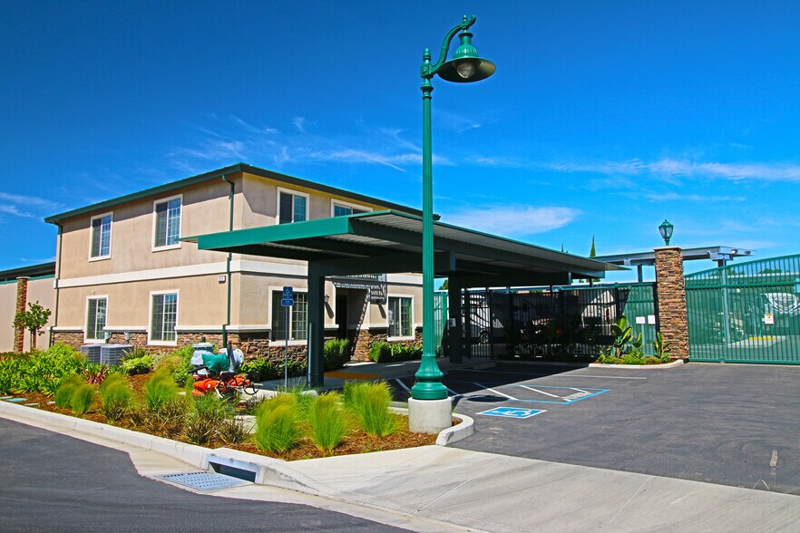 Primary Photo Of 5220 Neroly Rd, Oakley Self Storage For Lease