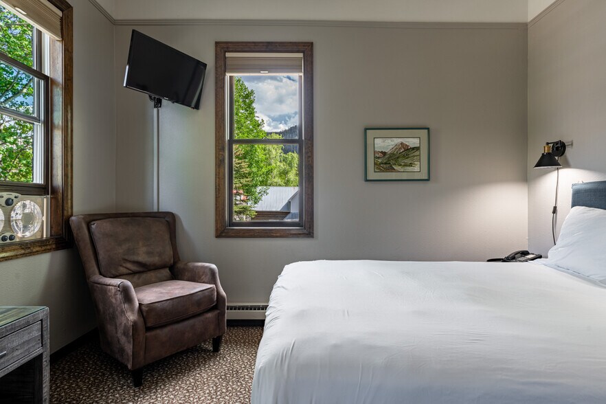 More Photos Of 129 Gothic Ave, Crested Butte Hotel For Sale