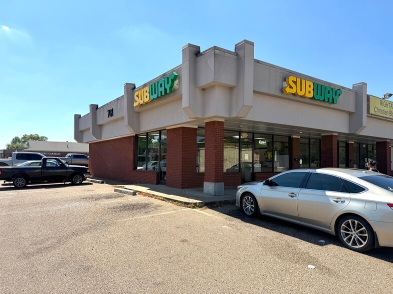 More Photos Of 741 Hwy 51 N, Covington Storefront For Sale