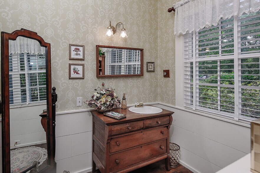 More Photos Of 15598 Bedford Ln, Conroe Specialty For Sale