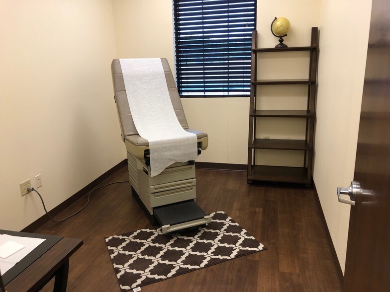 More Photos Of 1701 Walter Holiday Dr, Cleburne Medical For Lease