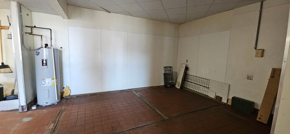 More Photos Of 1456 Kennedy Rd, Chippewa Falls Restaurant For Lease