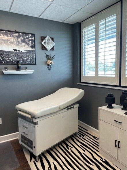 More Photos Of 11509 Palmbrush Trl, Bradenton Medical For Lease