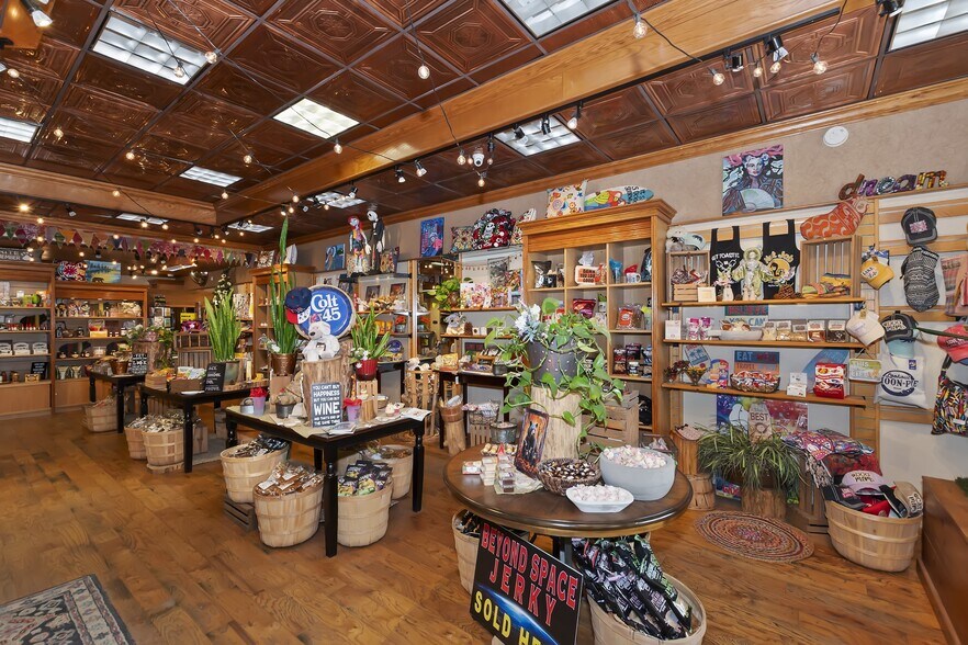 More Photos Of 40728 Village Dr, Big Bear Lake Storefront For Sale