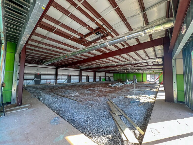 More Photos Of 1010 Memorial Pky N, Huntsville Storefront For Lease