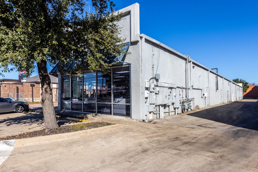 More Photos Of 5626 Maple Ave, Dallas Unknown For Lease