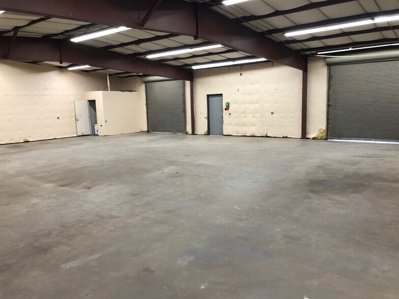 More Photos Of 6329 Eden Dr, Haltom City Warehouse For Lease