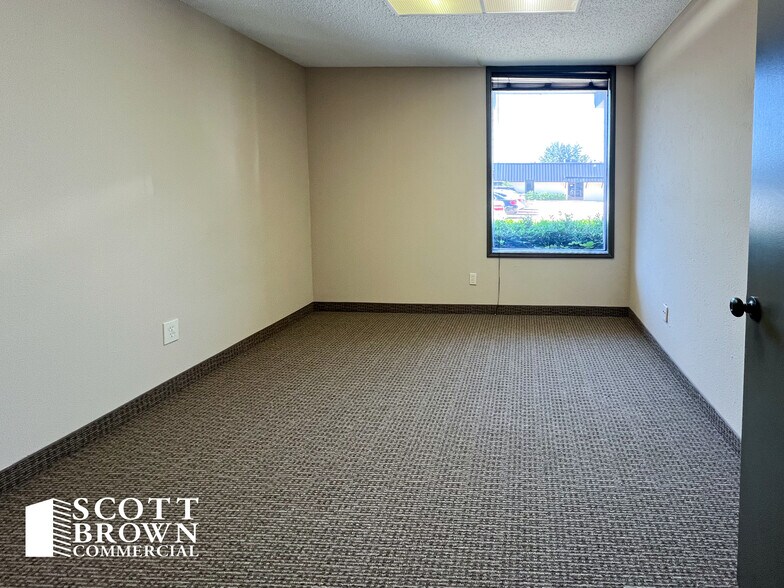 More Photos Of 10420 Plano Rd, Dallas Flex For Lease