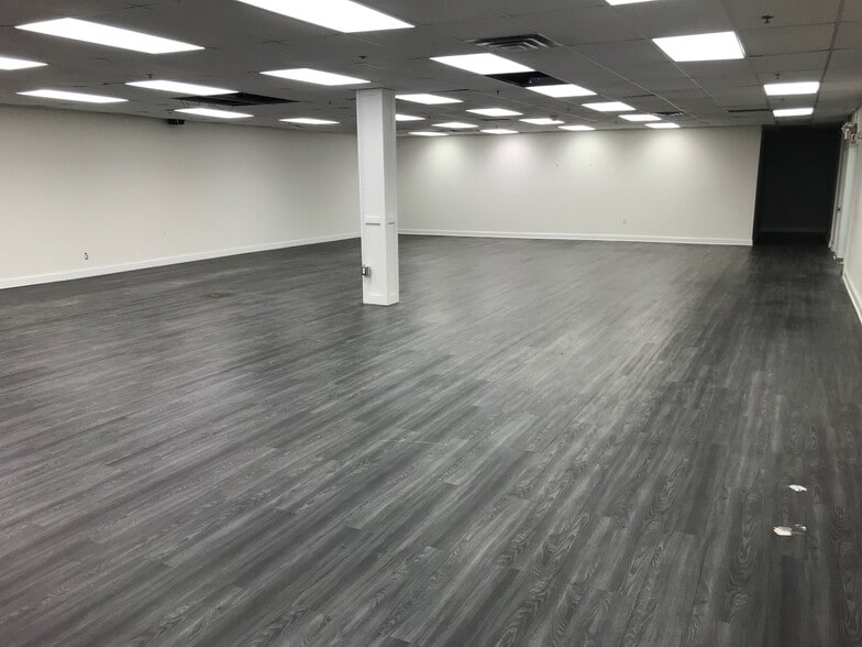 More Photos Of 19 Willard Rd, Norwalk Warehouse For Lease