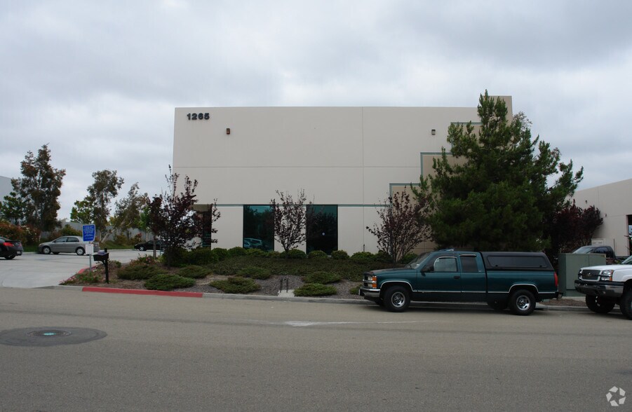 More Photos Of 1265 Distribution Way, Vista Showroom For Lease