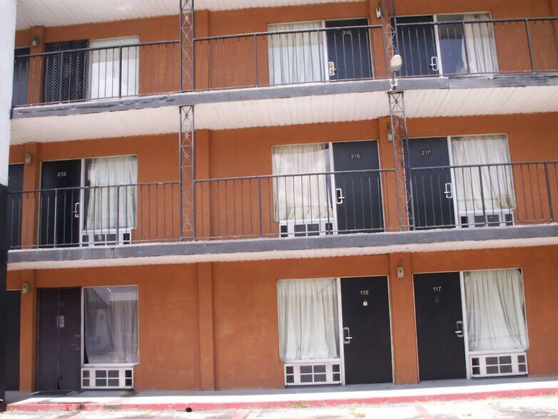 More Photos Of 1500 N Cherry St, Knoxville Apartments For Sale