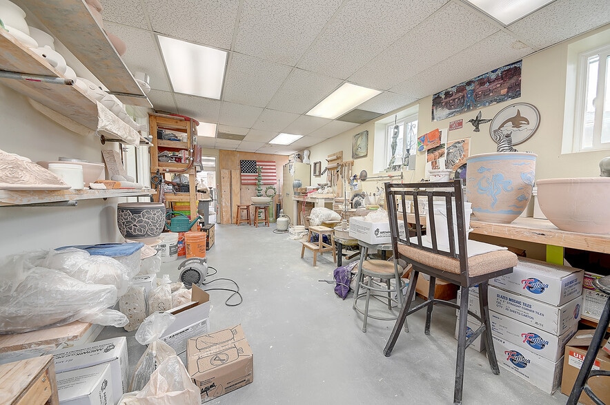 More Photos Of 2715 E 56th St, Long Beach Office For Sale