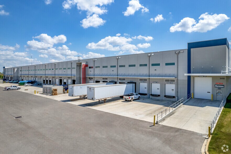 More Photos Of 2010 51st Ave E, Palmetto Warehouse For Lease