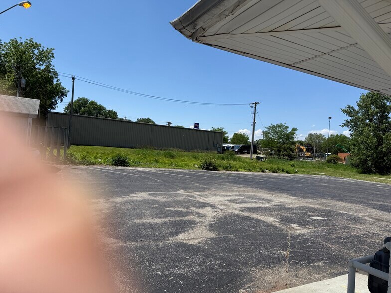 More Photos Of 127 Dotson Dr, Ames Restaurant For Lease