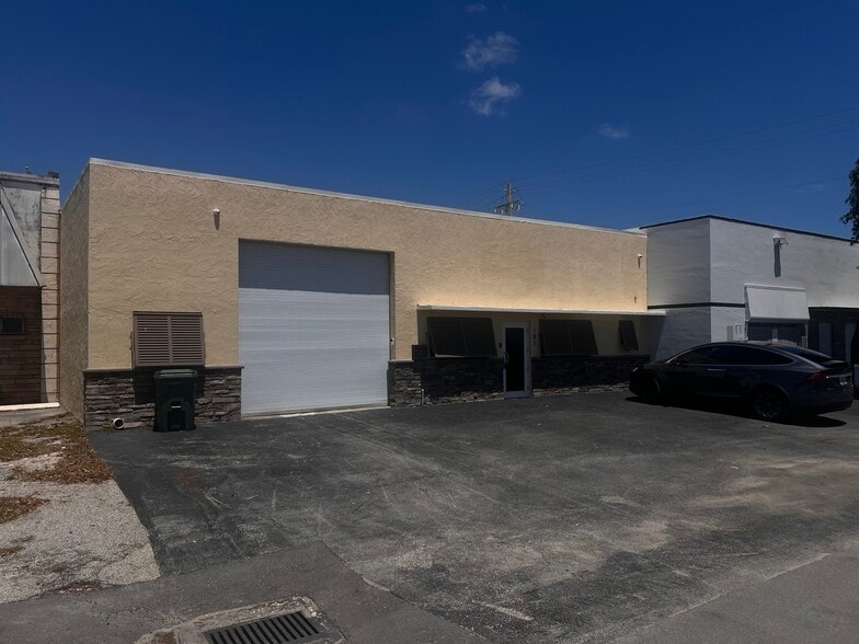 Primary Photo Of 181 NE 32nd Ct, Oakland Park Warehouse For Sale