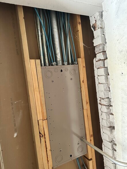 More Photos Of 138 Live Oak St, Marlin Storefront Retail Office For Sale